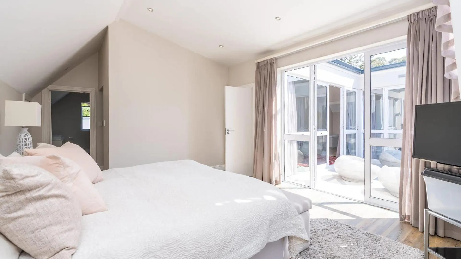 Holiday home 4 Bedroom Haven In Chelsea Village Cape Town