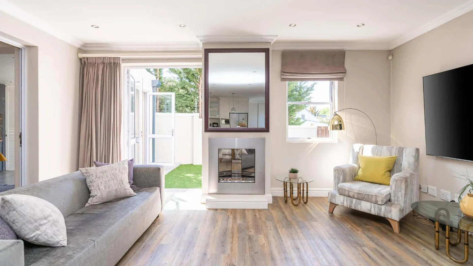 4 Bedroom Haven In Chelsea Village Cape Town 0*,  South Africa