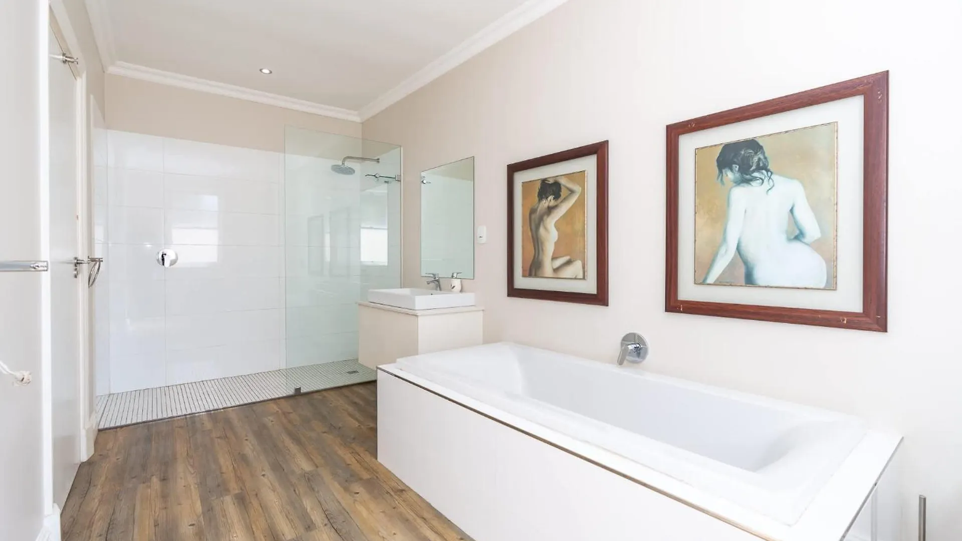 Holiday home 4 Bedroom Haven In Chelsea Village Cape Town